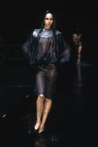 Look 18